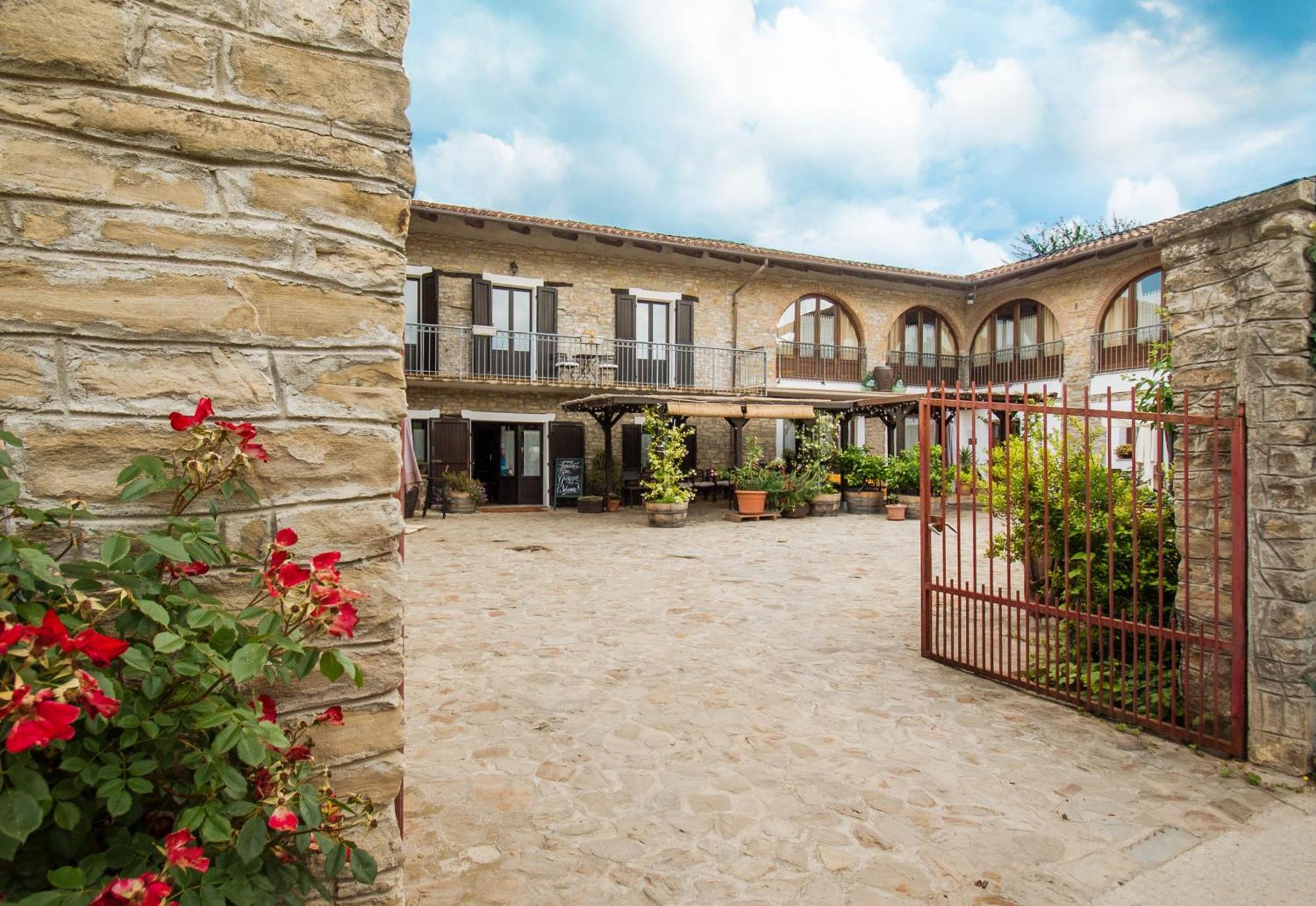 Agriturismo Tenuta San Giuseppe Cossano Belbo Dış mekan fotoğraf